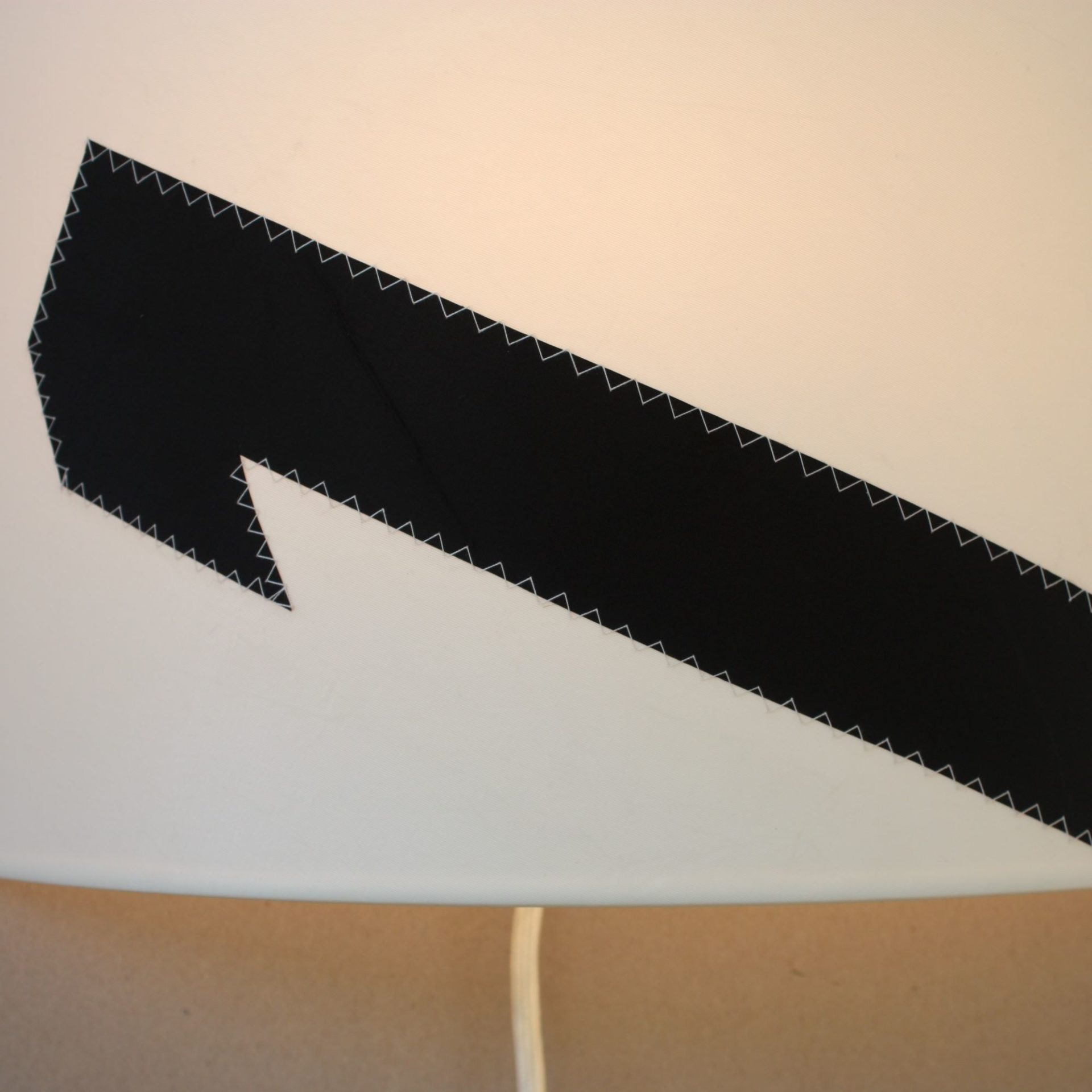 Wandleuchte-schwarz-weiss-