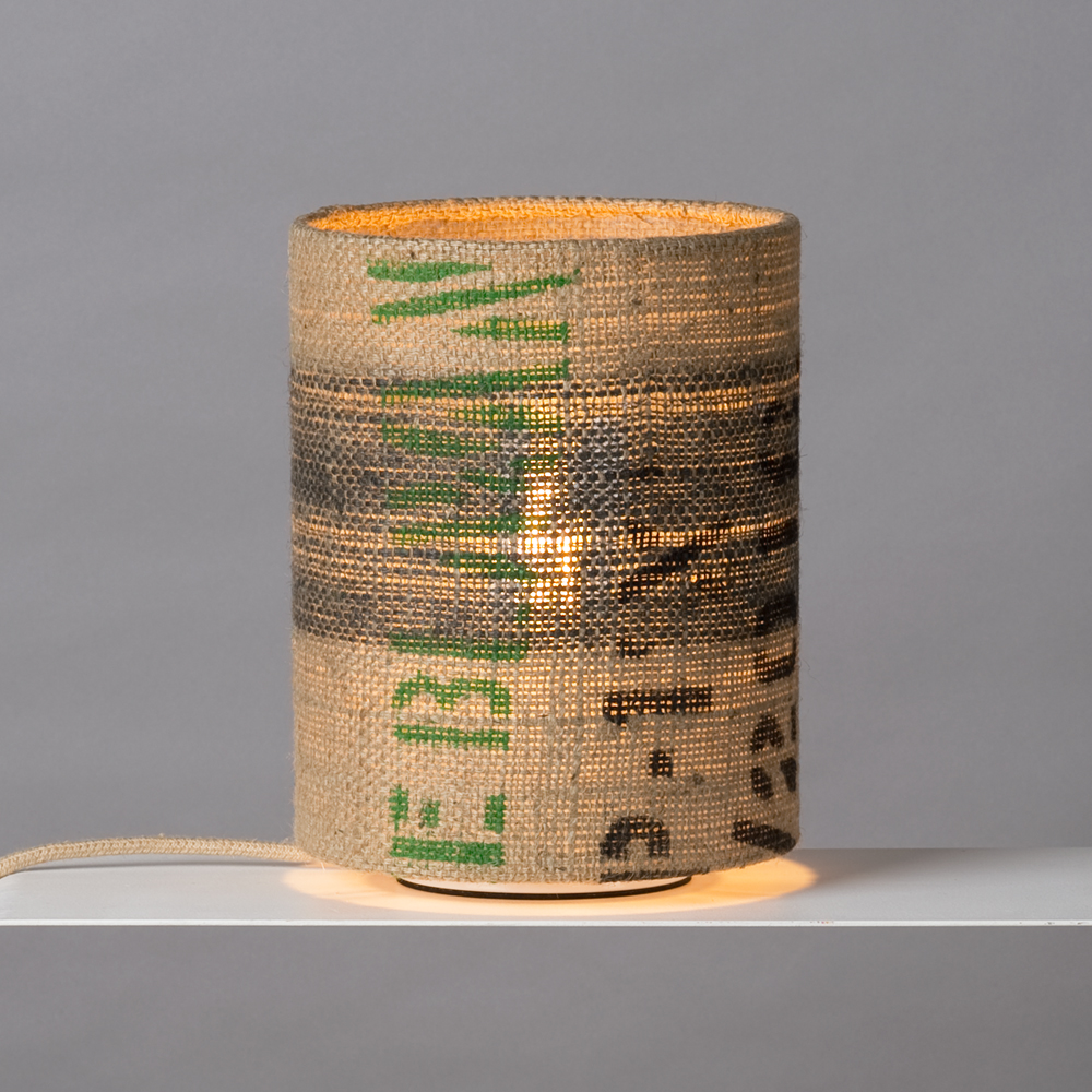 lumbono-tischleuchte-kaffeesack(23) Tischlampe aus Kaffeesack