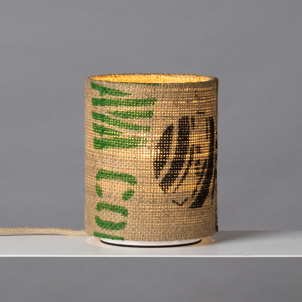 lumbono-tischleuchte-kaffeesack(31) Lampe aus Kaffeesack